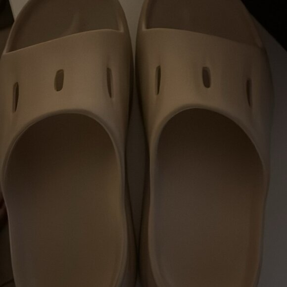 Hoka slide - Picture 2 of 2